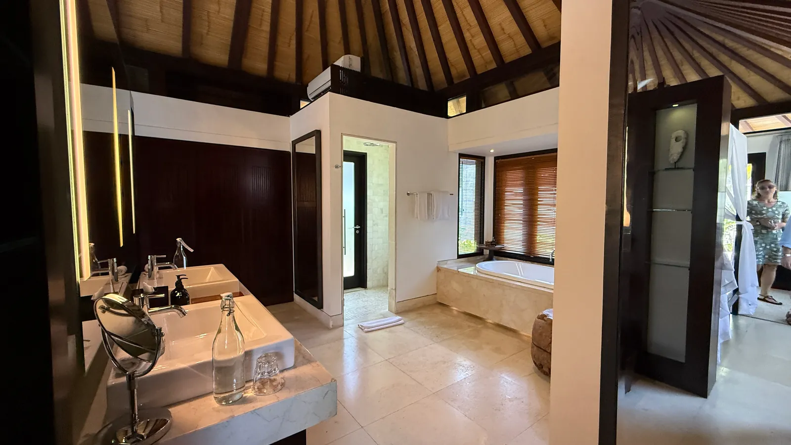 Villa bathroom with twin sinks and a bathtub at The Ungasan